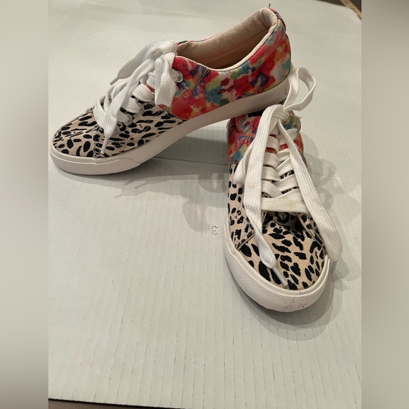 ROCKET DOG LOW TOP LADIES SNEAKERS 
LEOPARD PRINT/TIE DYE . SIZE 7 - Picture 1 of 5